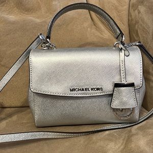 Silver Michael Kors Crossbody ✨